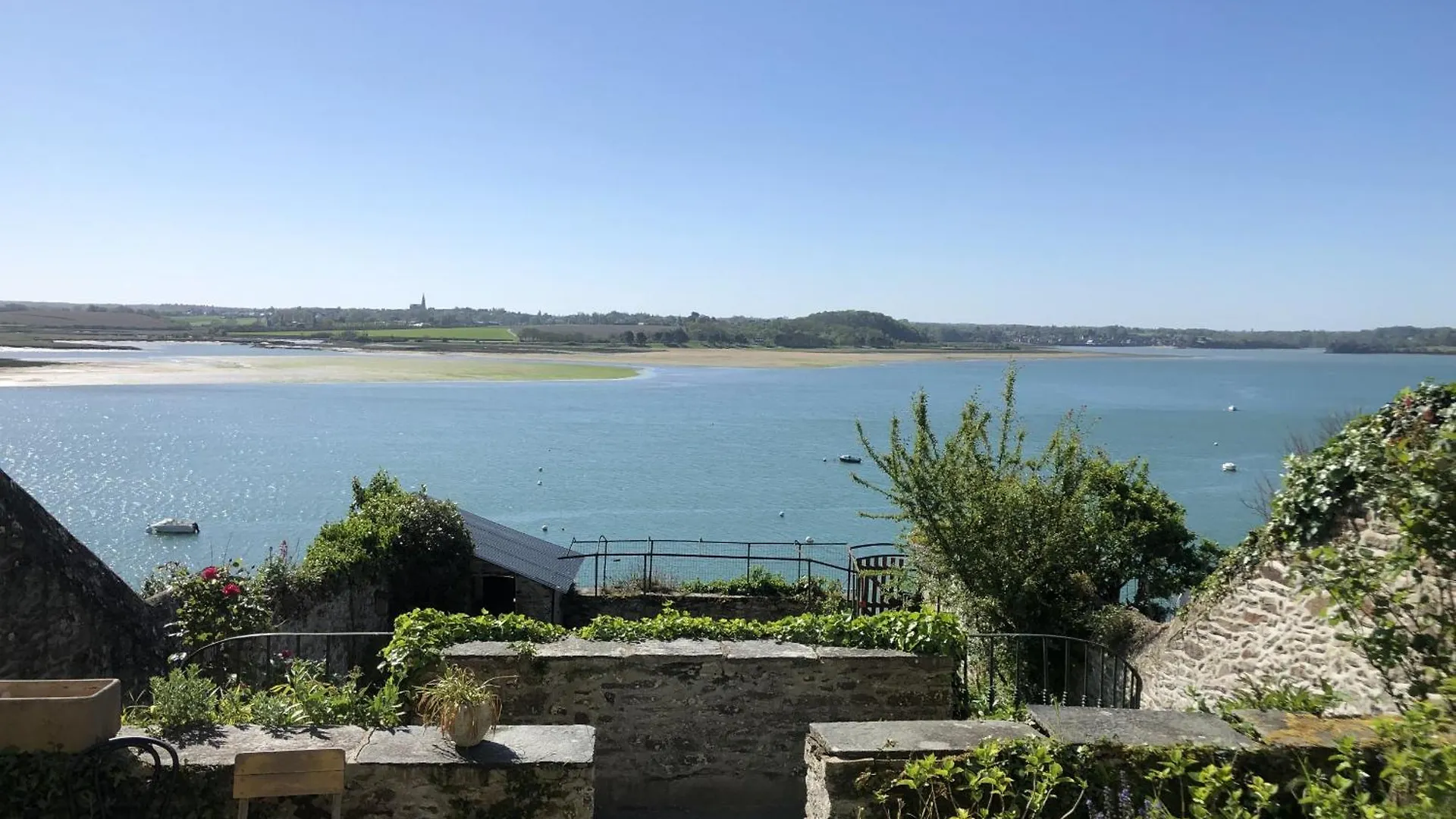 Semesterbostad Vue Exceptionnelle - Acces Prive Front De Mer La Ville-ès-Nonais Frankrike